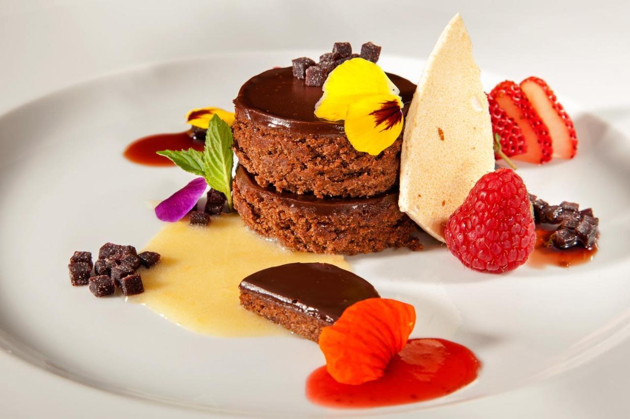 Palace Hotel Do Bussaco Luso  Exterior photo A chocolate dessert