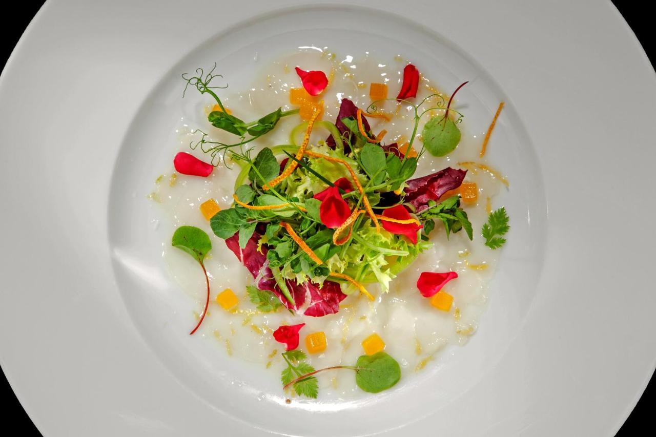 Palace Hotel Do Bussaco Luso  Exterior photo A salad with edible flowers