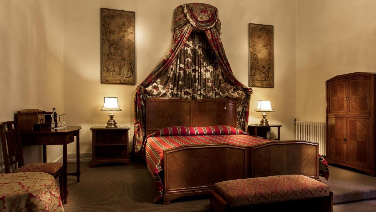 Palace Hotel Do Bussaco Luso  Exterior photo A room at the hotel