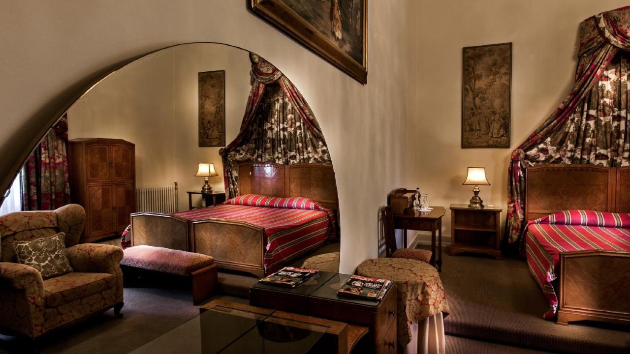 Palace Hotel Do Bussaco Luso  Exterior photo A room at the hotel